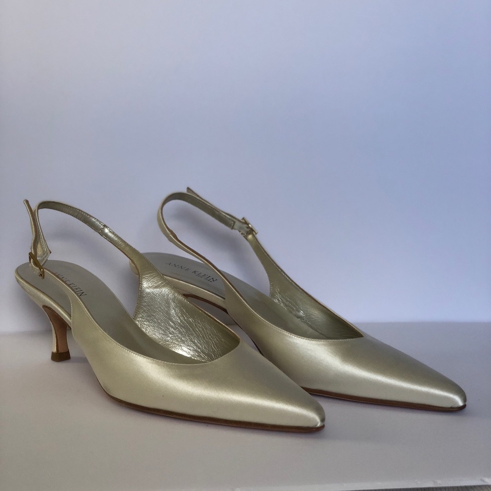 Anne Klein New York Kitten Heels Cream Satin SZ 8
